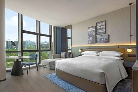 Deluxe King Room with City View - High Floor