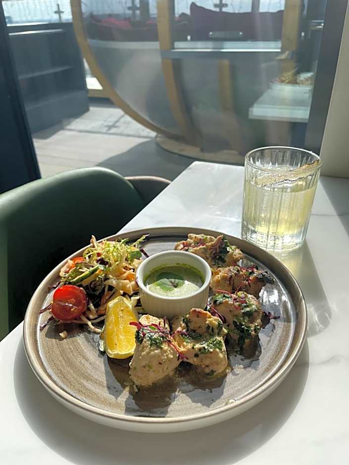 Courtyard by Marriott London Heathrow Airport