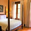 Prytania Oaks Hotel