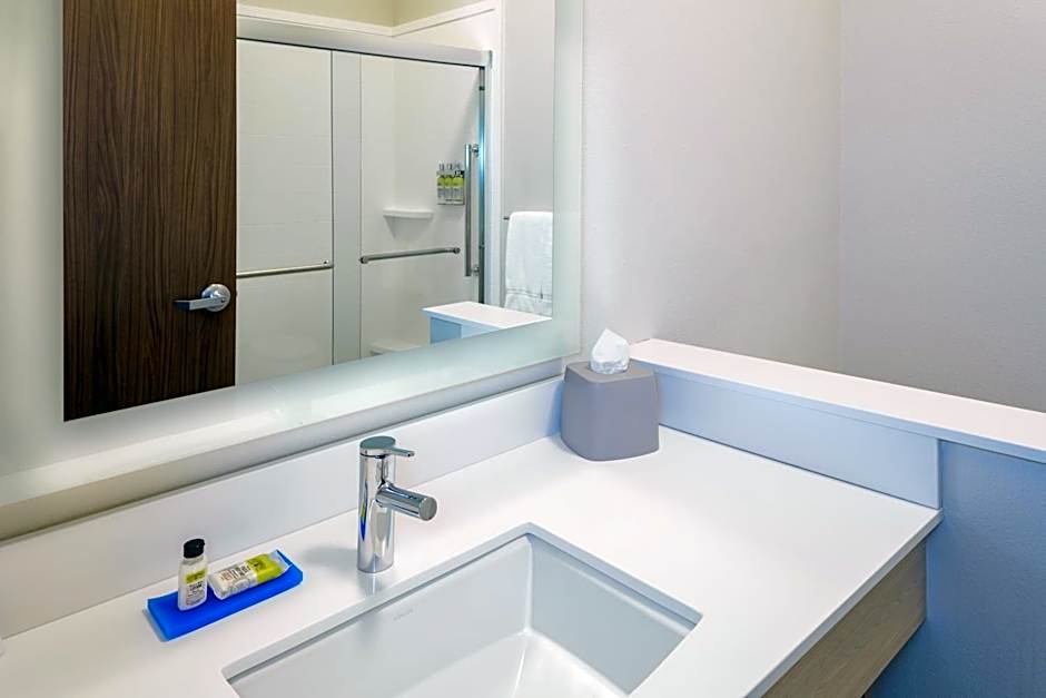 Holiday Inn Express and Suites Medford By IHG