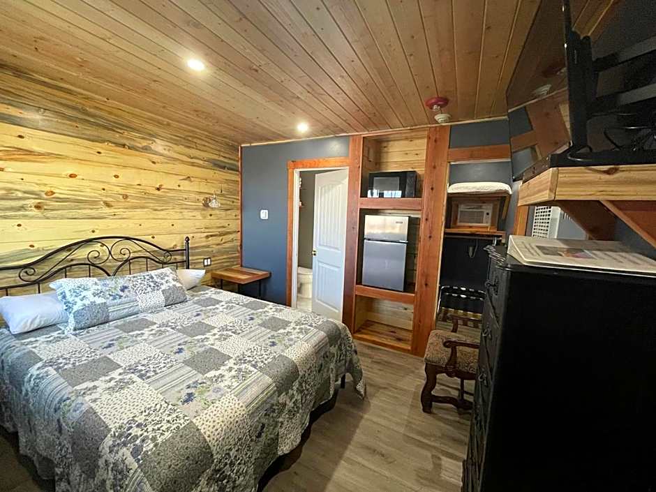 Sugarloaf Mountain Motel