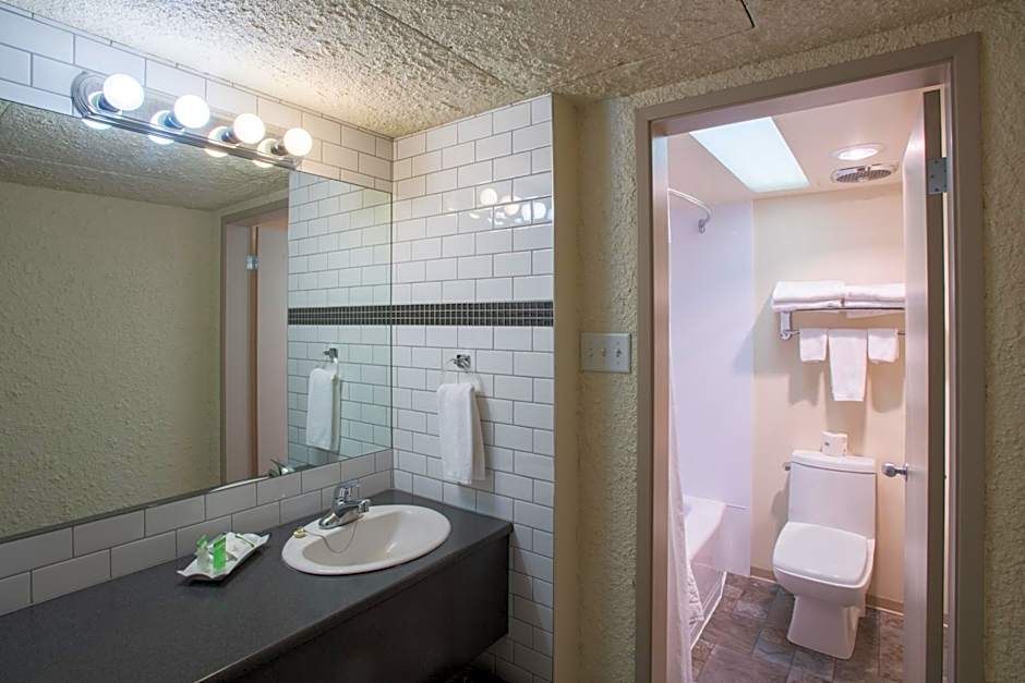 Divya Sutra Plaza and Conference Centre, Vernon