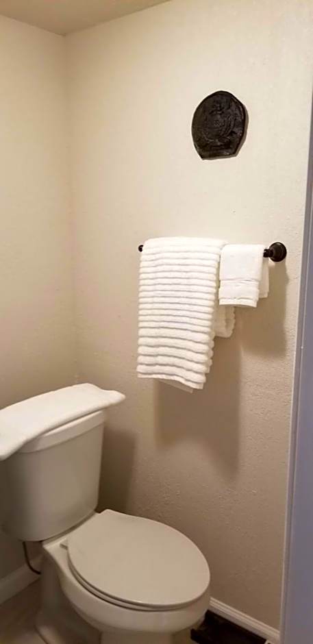 Lily Creek Lodge