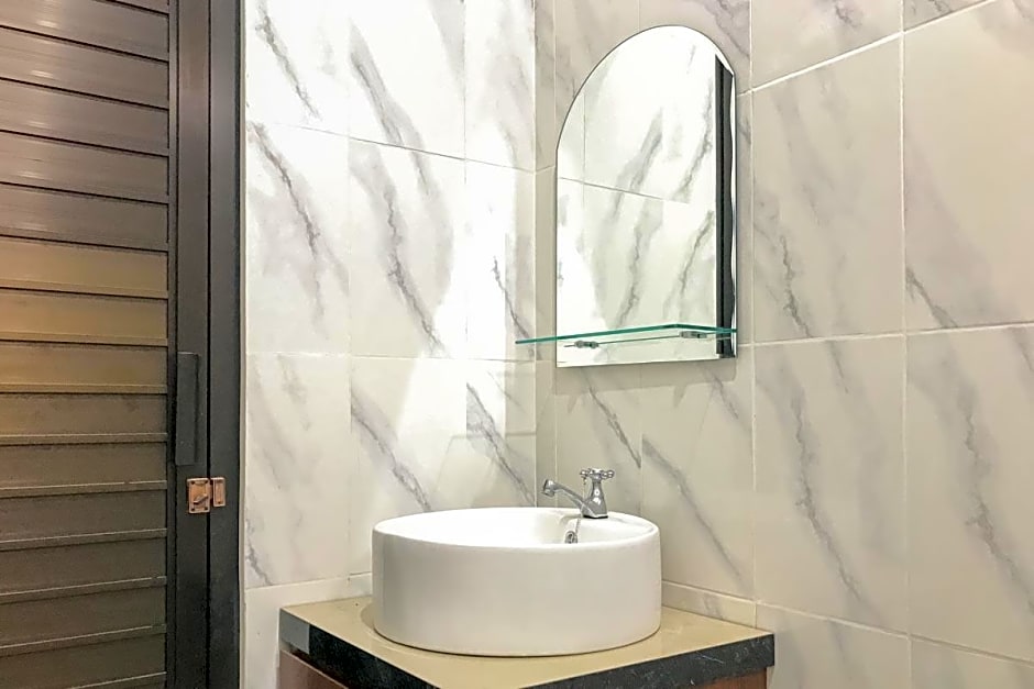 RedDoorz Syariah near Stasiun Madiun 2