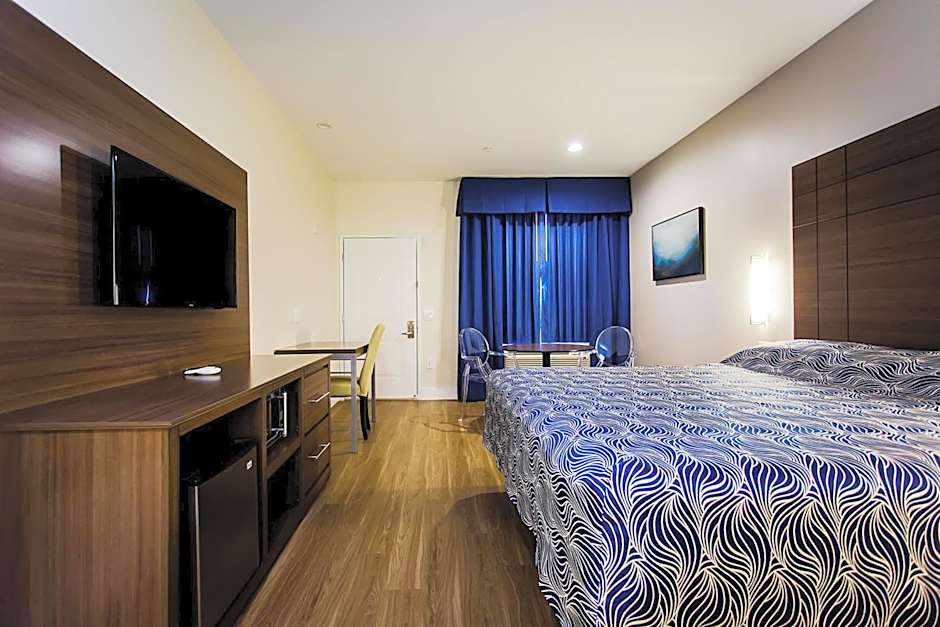Photo 1 of 9 of Superior 1 King Bed