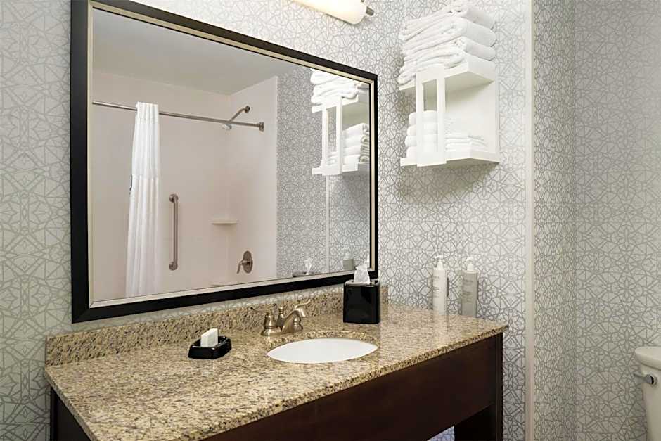 Hampton Inn Fairmont