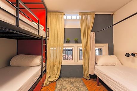 Basic Triple Room with Shared Bathroom