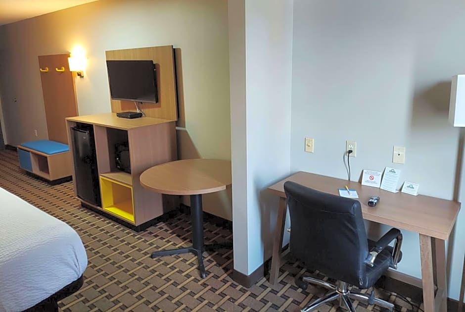 Days Inn & Suites by Wyndham Huntsville