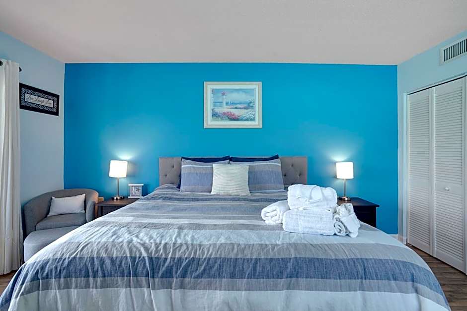 Beautiful Blue Ocean Condo