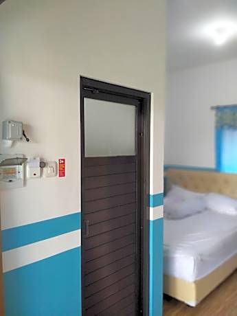Deluxe Double Room (2 Adults + 1 Child)