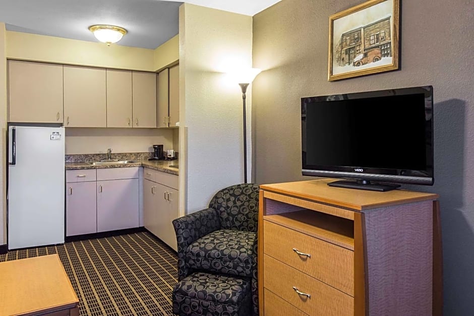 Quality Inn and Suites Summit County