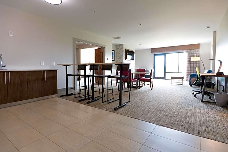 Holiday Inn Express & Suites Lexington NW-The Vineyard by IHG