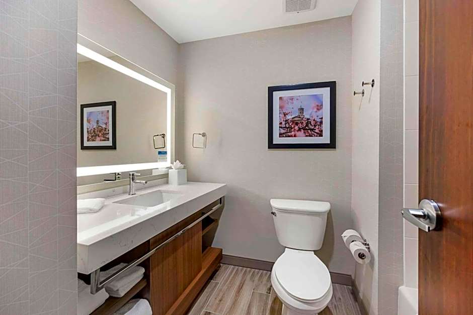 Comfort Inn & Suites