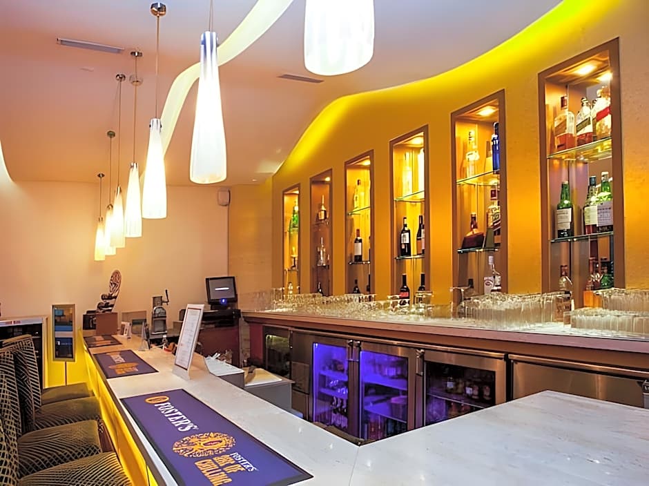 Adarsh Hamilton Hotel