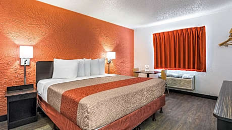 1 King Bed | Premium, Micfridge