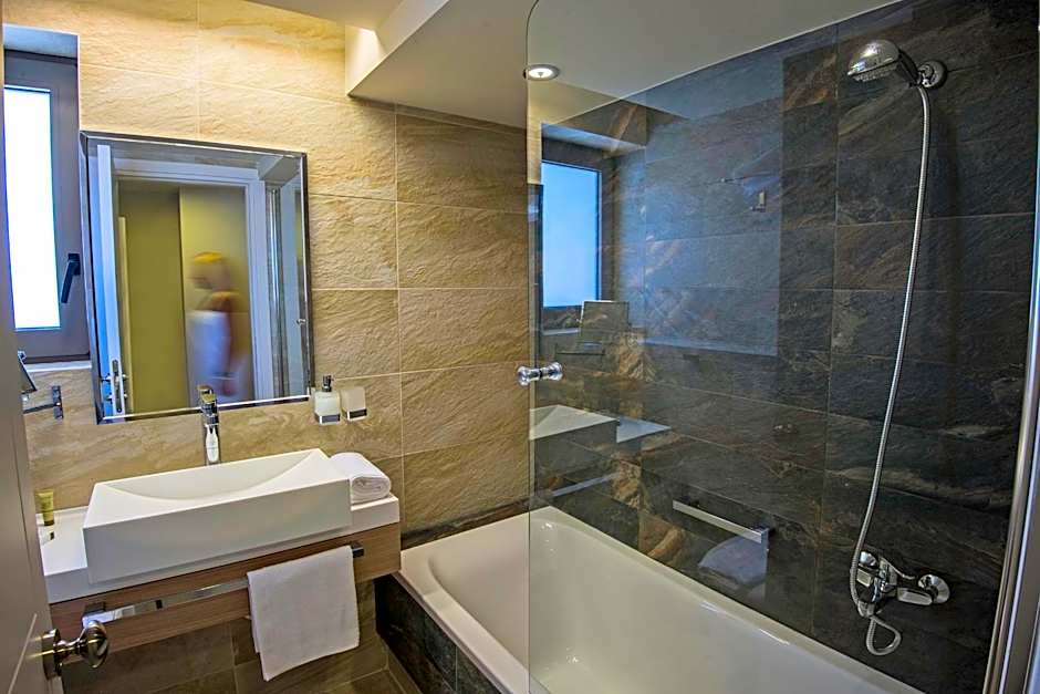 Swell Boutique Hotel