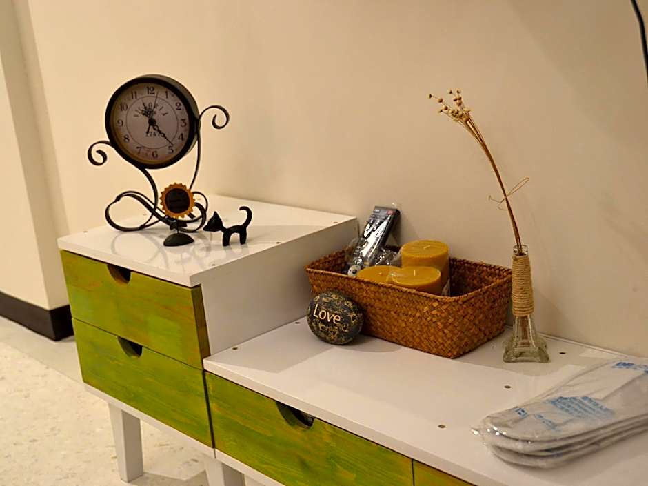 43&13 Room Store B&B