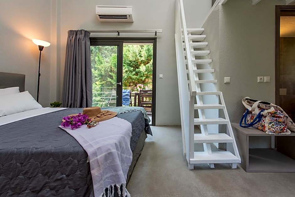 Sani More & Sani Woods