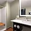 La Quinta Inn & Suites by Wyndham Gonzales