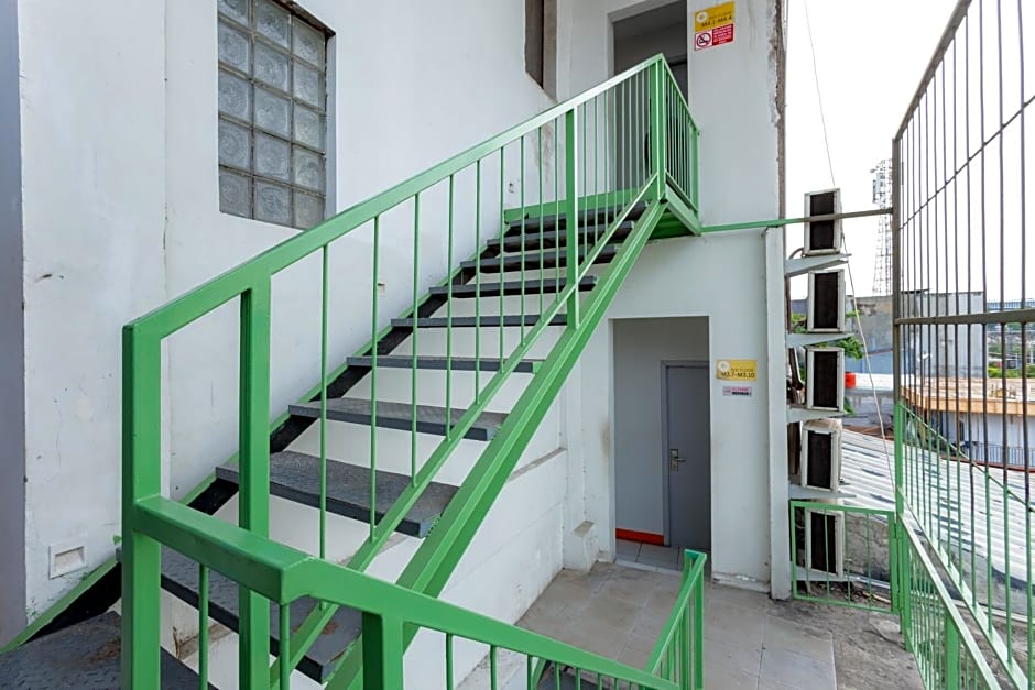 RedDoorz near Mangga Dua Mall