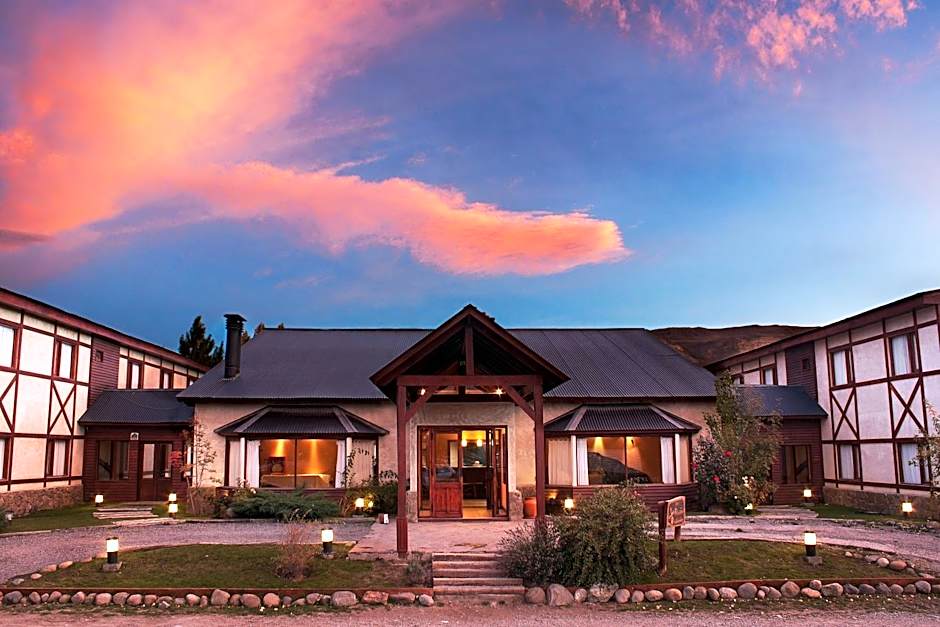 Photo 1 of 31 of Tremun Rincon del Calafate Hotel