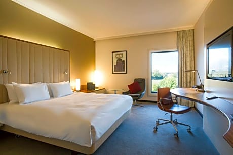 KING EXECUTIVE ROOM WITH LOUNGE ACCESS 28SQM - EXEC LOUNGE INC BREAKFAST COMP WIFI