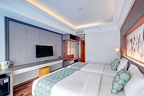 Pool Access - Twin Bed