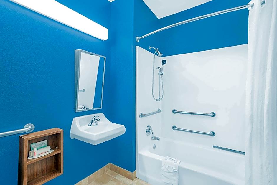 Microtel Inn & Suites By Wyndham Chili/Rochester Airport