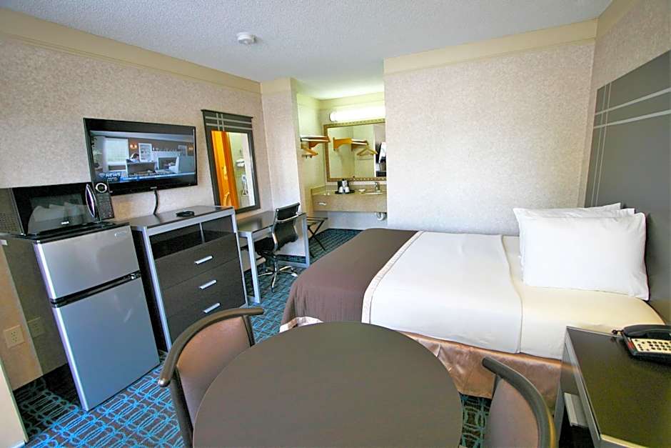 Deluxe Inn - Fayetteville I-95