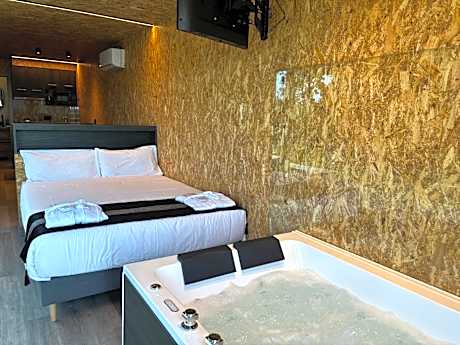 Deluxe Suite with Spa Bath