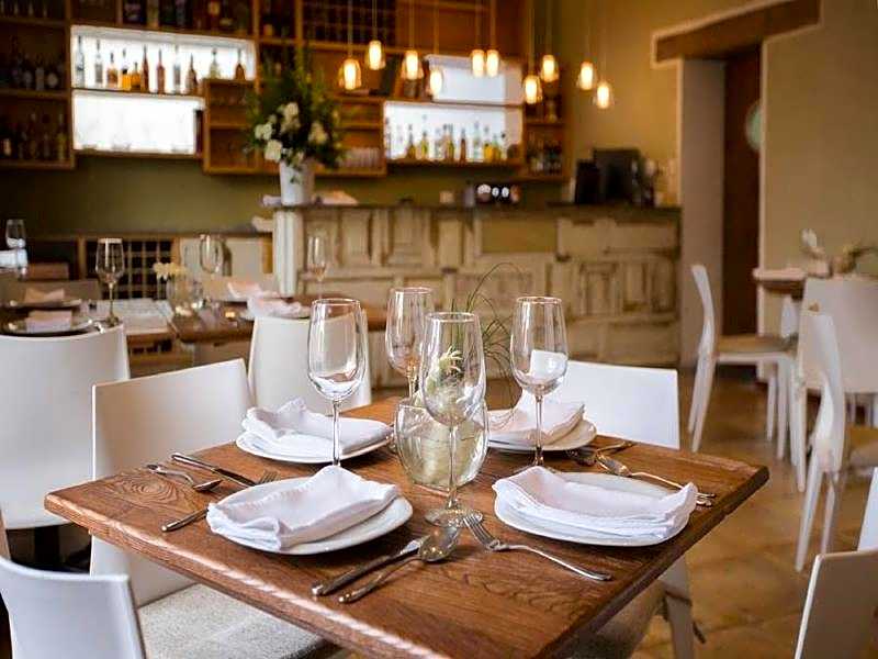 Descansera Hotel Business and Pleasure