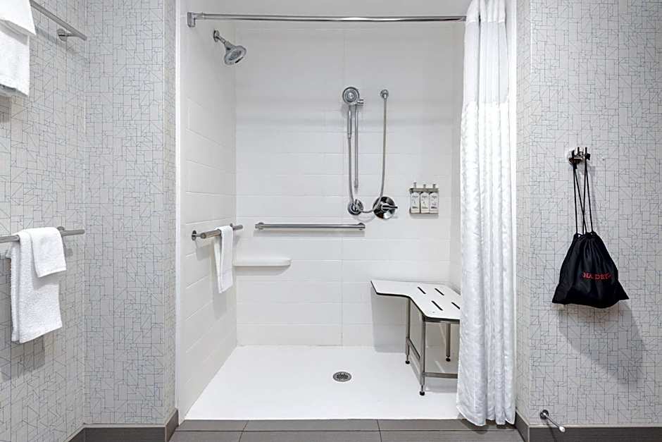 Holiday Inn Express & Suites Moore By IHG