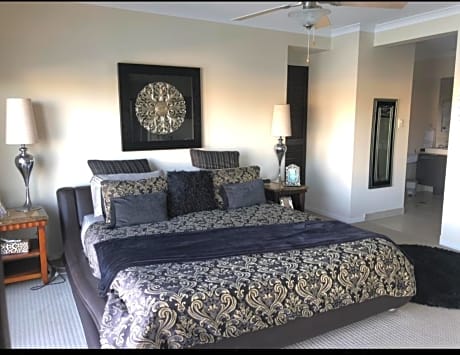 Deluxe Double Room with Garden View