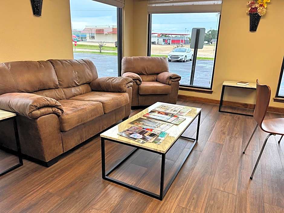 Super 8 by Wyndham Booneville