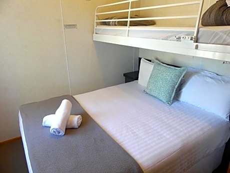 Riverfront Executive Cabin 5 Berth