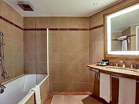 Classic Twin Room with View
