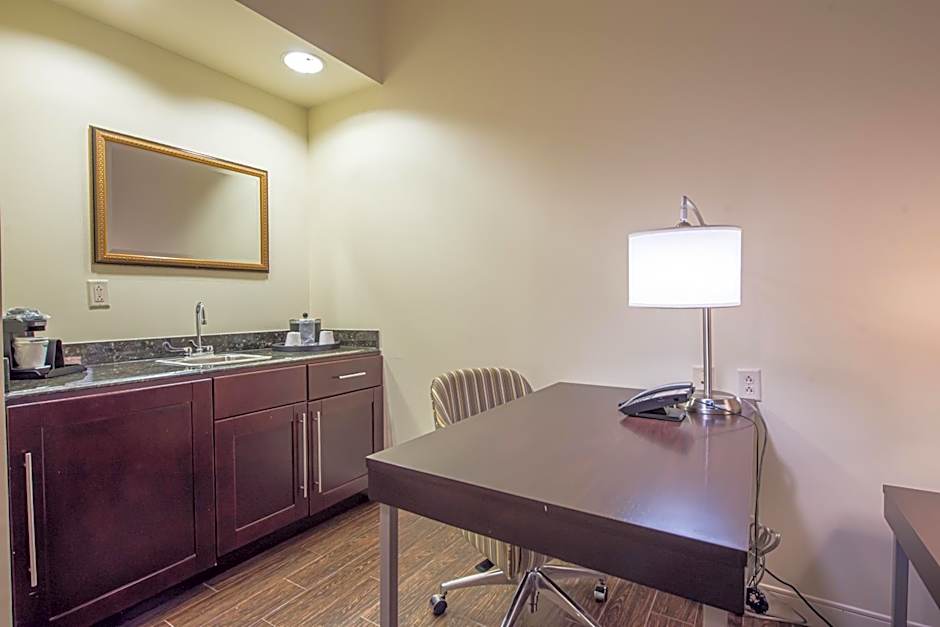 Hampton Inn By Hilton & Suites Rockville Centre, NY