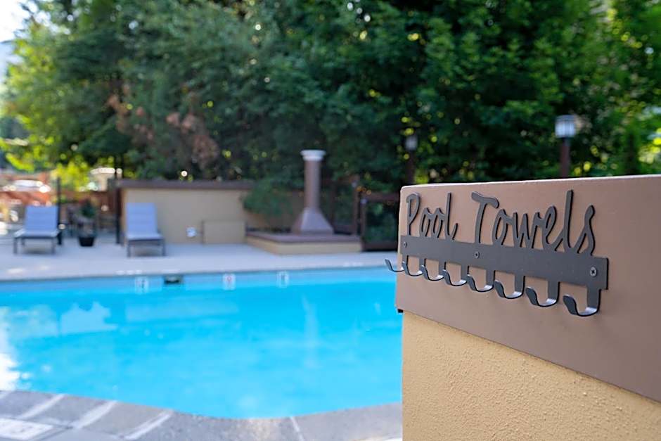 Whistler Village Inn & Suites