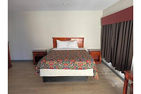 Suite - Queen Bed Non-Smoking