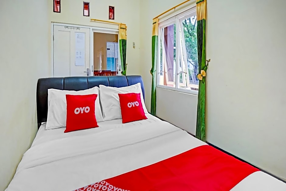 OYO 3298 Bromo Guest House Family
