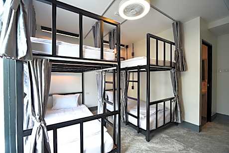 Bed in 4 Bed Mixed AC Dormitory Room with Ensuite Bathroom
