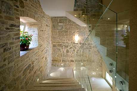 Aspalathos Residence