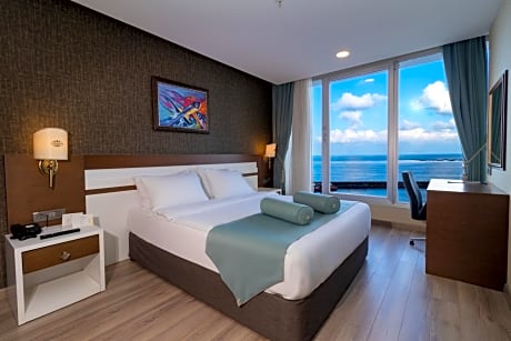 Two Connecting Double Rooms with Sea View