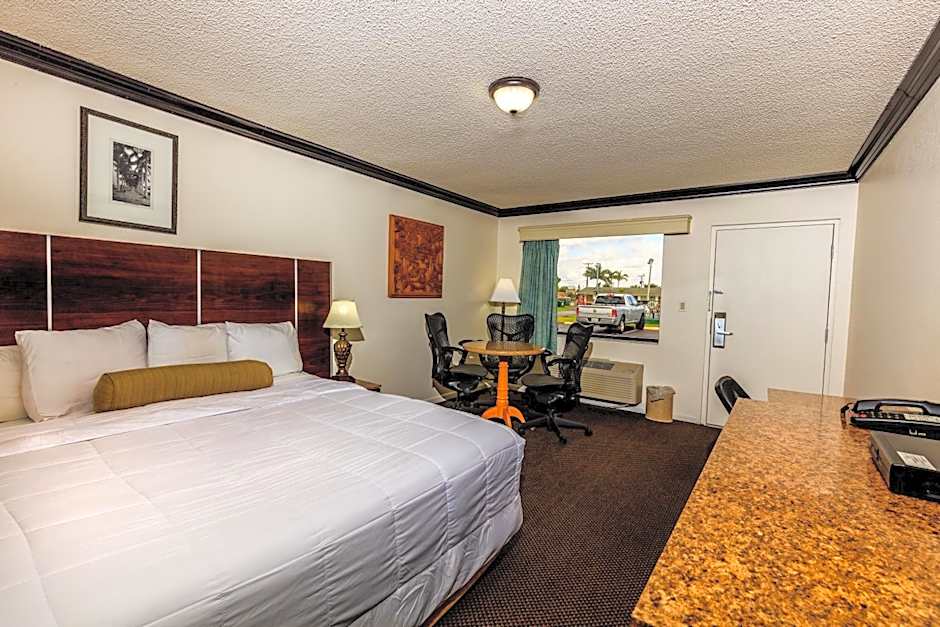 Photo 1 of 4 of 1 King Bed, Nonsmoking