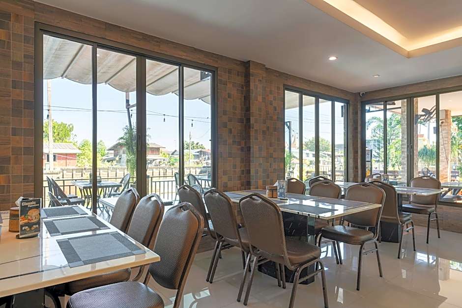 Golden Foyer Suvarnabhumi Airport Hotel