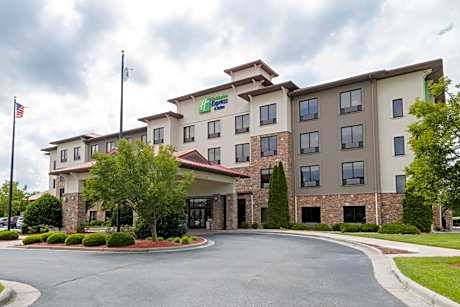 Holiday Inn Express & Suites Lexington NW-The Vineyard by IHG