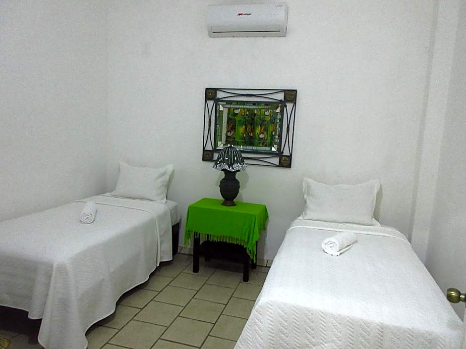 Alexandross Hostel