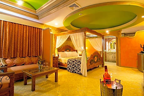 Deluxe Suite with Spa Bath