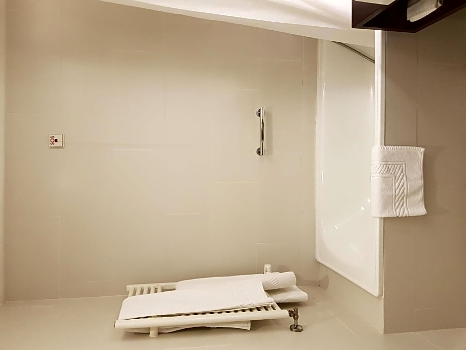 Golden Tulip Sao Joao da Madeira Hotel