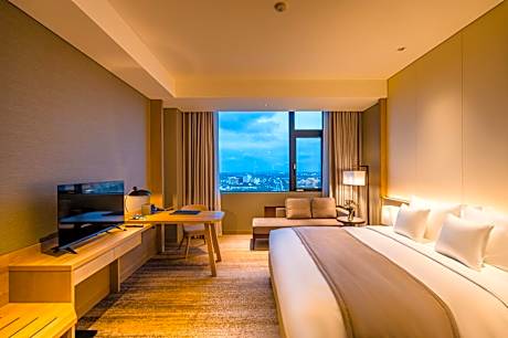 Premier Corner King Room